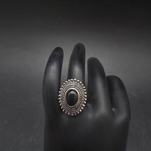 Vintage Black Cabochon Silver Tone Oval Ring Size 6.25 Adjustable - Picture 7 of 10
